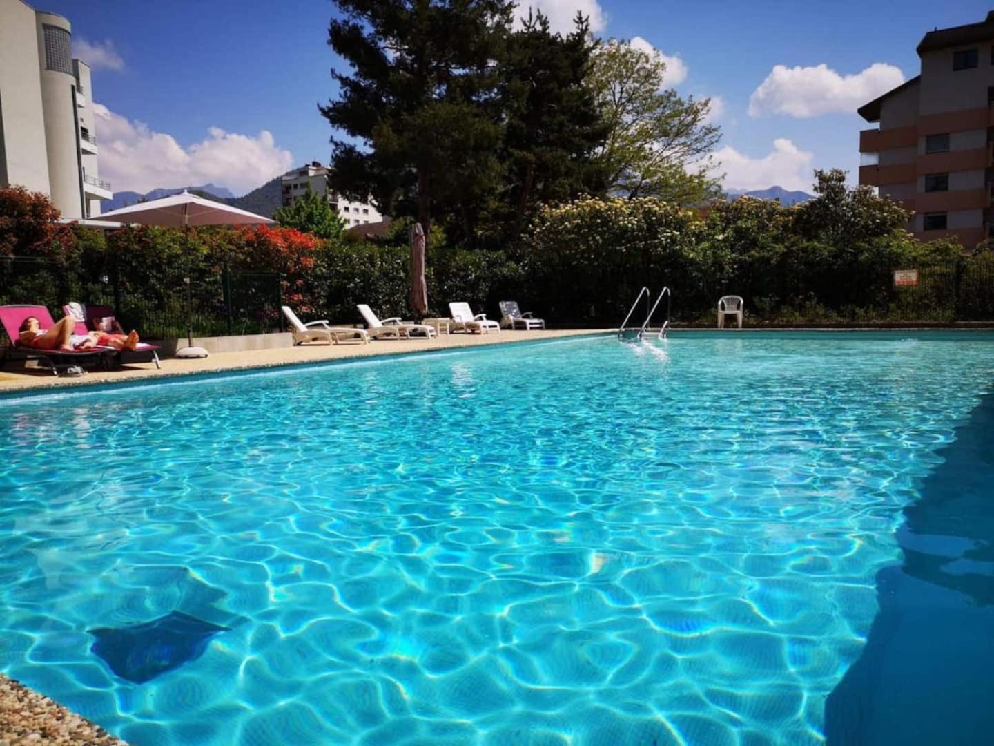 Appartamento Mont Royal Balcon Et Piscine Annecy Esterno foto