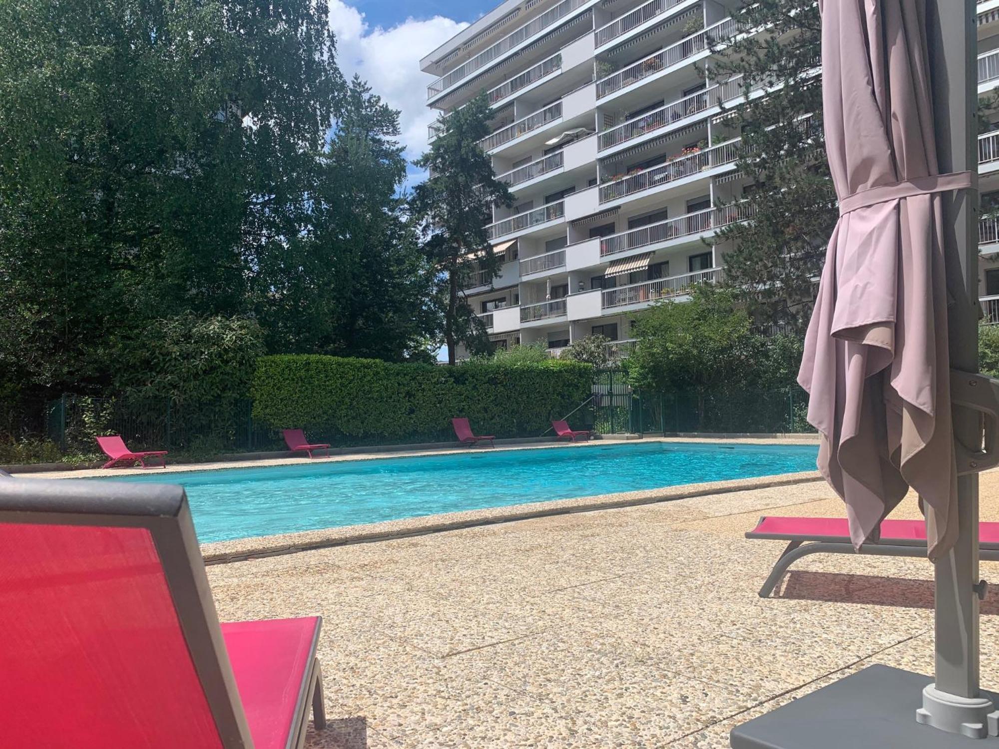Appartamento Mont Royal Balcon Et Piscine Annecy Esterno foto