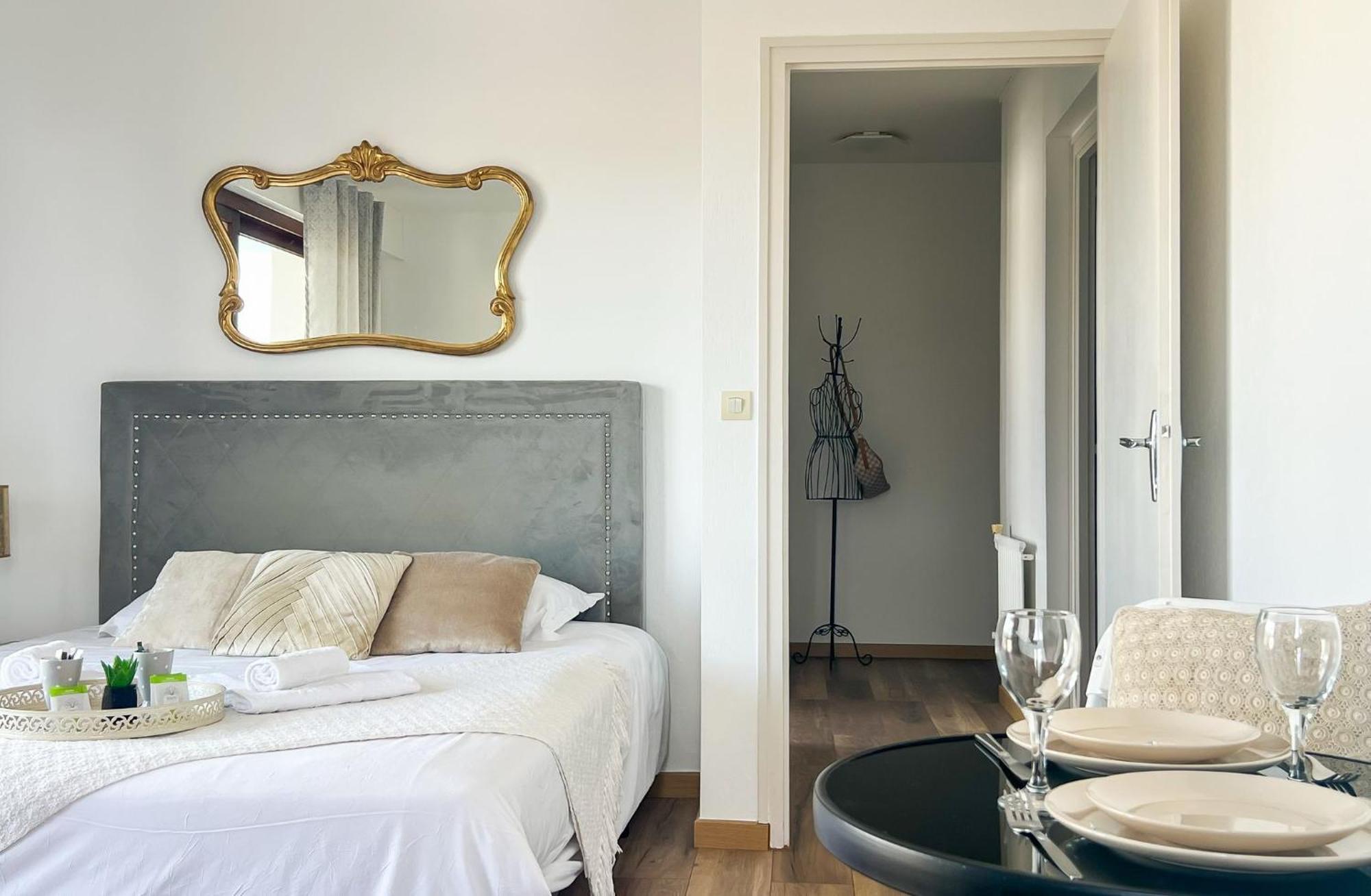 Appartamento Mont Royal Balcon Et Piscine Annecy Esterno foto